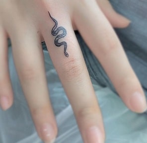 snake tattoo on the finger idea
