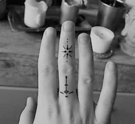 sun  and tattoo on the fingers 