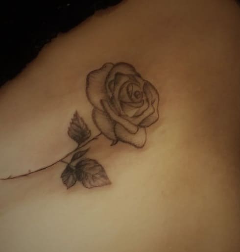 rose tattoo on thigh for women